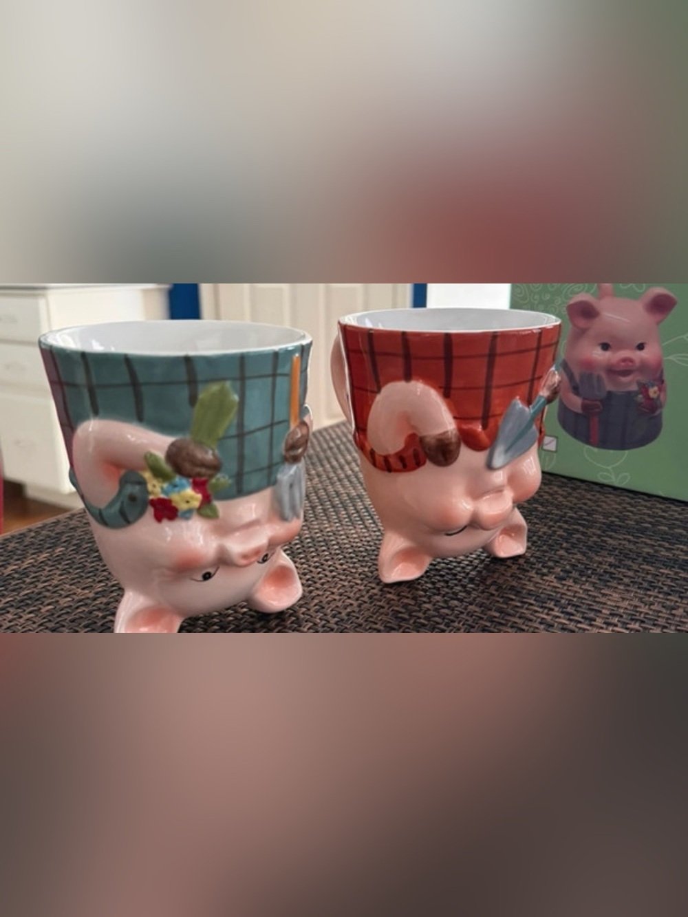 Cute Pink Pigs set of 2 upside down mugs - Garden Theme - Picture 2 of 3